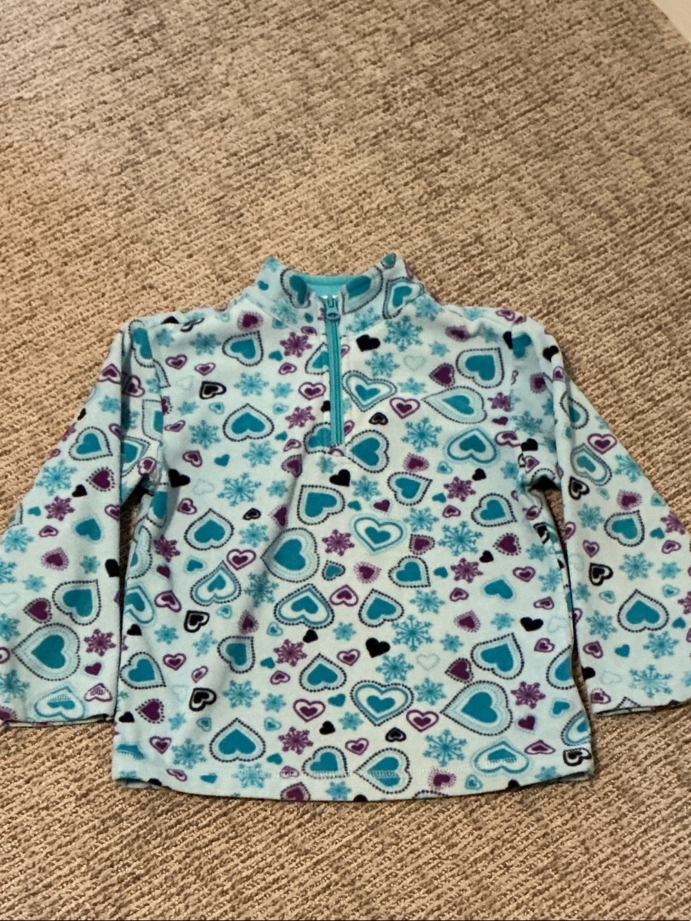 Hanna Andersson Fleece Pullover with Purple & Teal Hearts - 110 cm / US 5-6